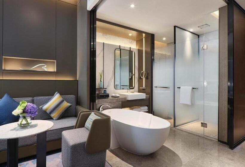 高级客房, Crowne Plaza Wuhan Development Zone, An Ihg