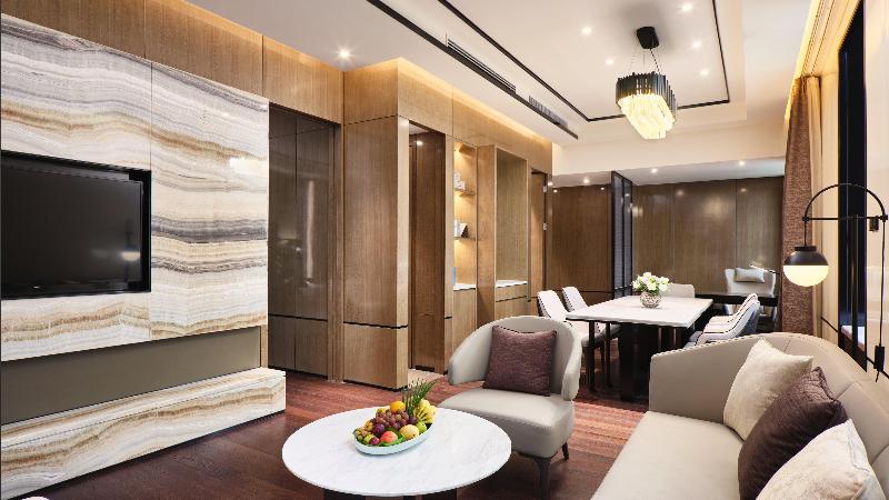 带双人大床的行政管理套房, Crowne Plaza Wuhan Development Zone, An Ihg