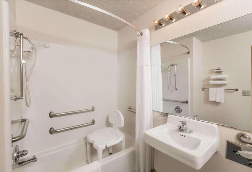 اتاق استاندارد با تخت بزرگ, Howard Johnson By Wyndham Wichita Airport