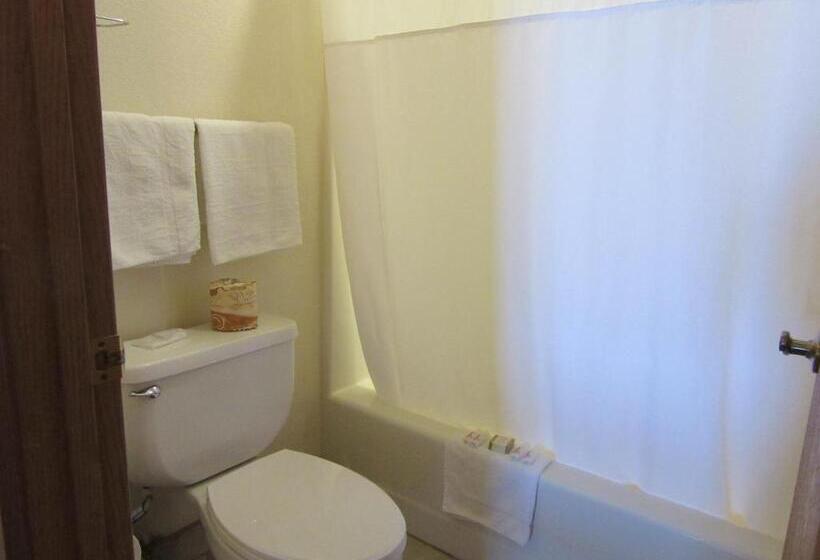 اتاق استاندارد با 2 تخت دوبل, Howard Johnson By Wyndham Wichita Airport