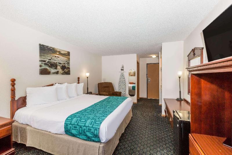 اتاق استاندارد با تخت بزرگ, Howard Johnson By Wyndham Wichita Airport