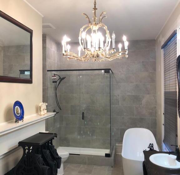 Люкс, The Montgomery B&b