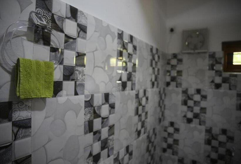 اتاق لوکس, Another World Hostel Sigiriya