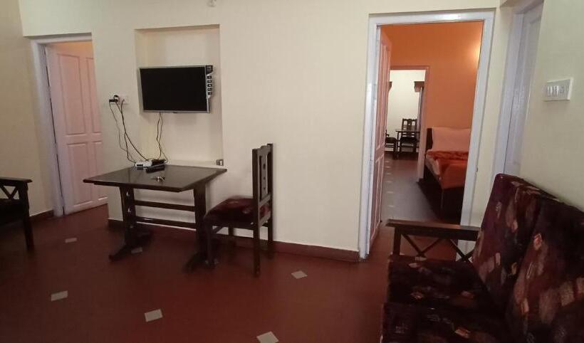 استودیوی لوکس, Bruton Resorts
