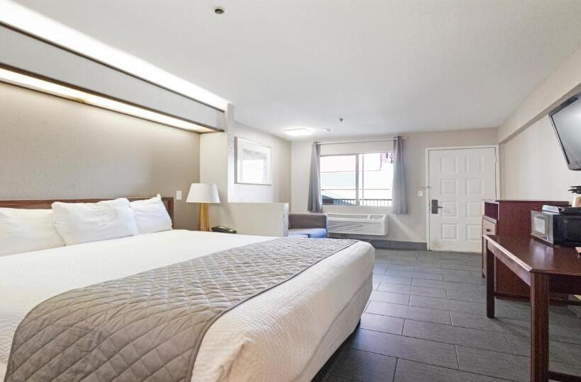 Люкс Кровать Кинг, Budget Inn And Suites Stockton Yosemite