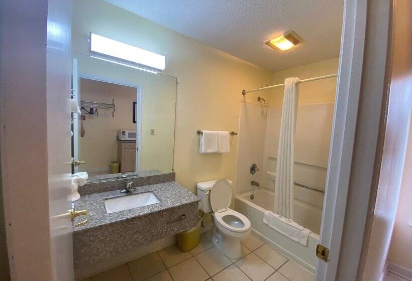Номер Стандарт 2 Двуспальные Кровати, Legacy Inn  Cookeville