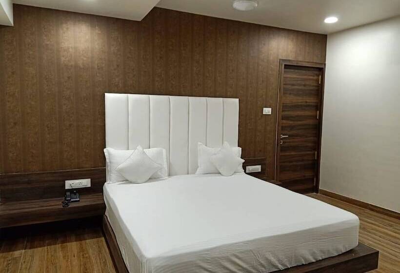 Номер Deluxe, Pari