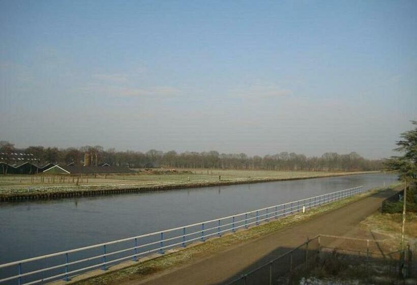 اتاق استاندارد, De Vriezerbrug