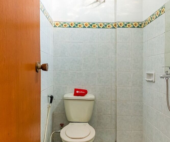 Семейный Номер, Reddoorz Syariah Near Gor Ken Arok