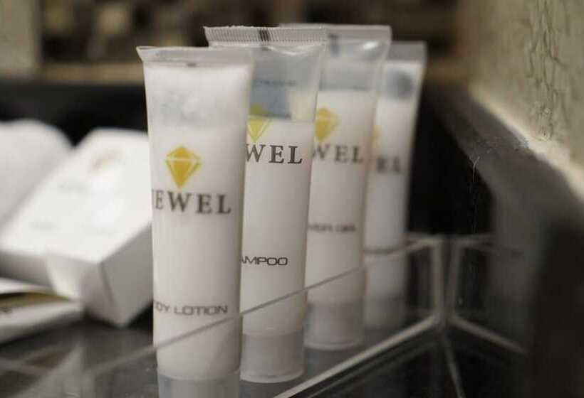 اتاق لوکس با چشم‌انداز دریا, Golden Jewel