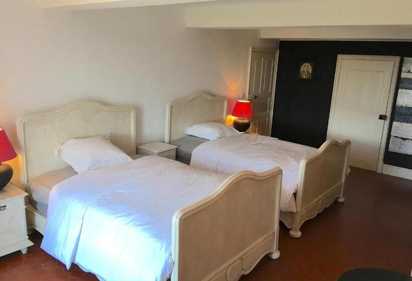 Номер Стандарт, Les Chapeliers