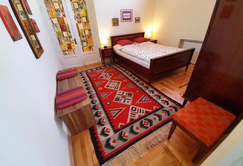 اتاق لوکس با بالکن, Odo's House In Tsinandali