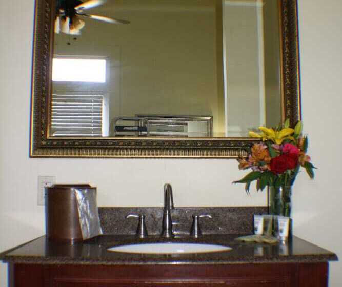 Номер Deluxe, Historic Mardi Gras Inn