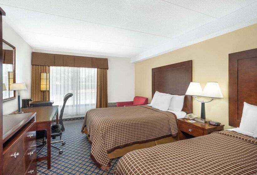 带2个双人床的标准工作室, Days Inn By Wyndham Geneva/finger Lakes