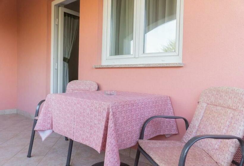 דירת חדר, Villa Chiara