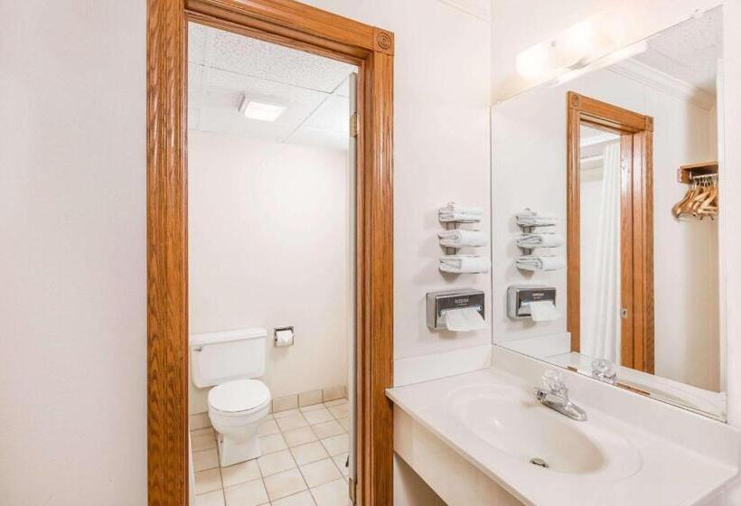 Deluxe Suite King Bed, Knights Inn & Suites South Sioux City