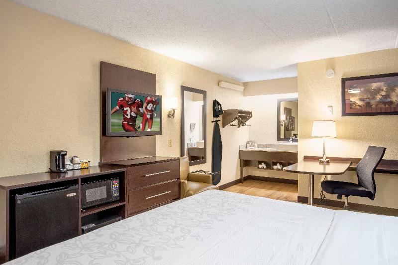 Номер Superior Кровать Кинг, Red Roof Inn Plus + Boston   Framingham