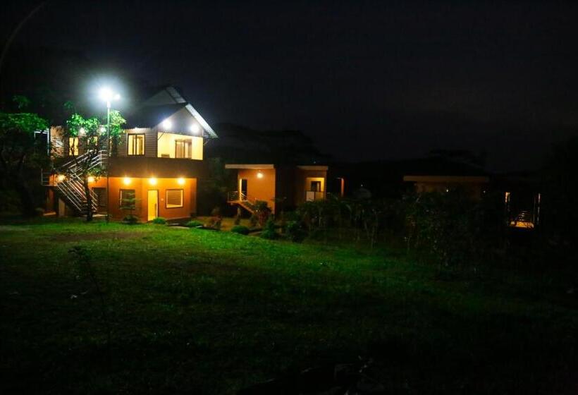 Полулюкс, Ceecee Grand Resort