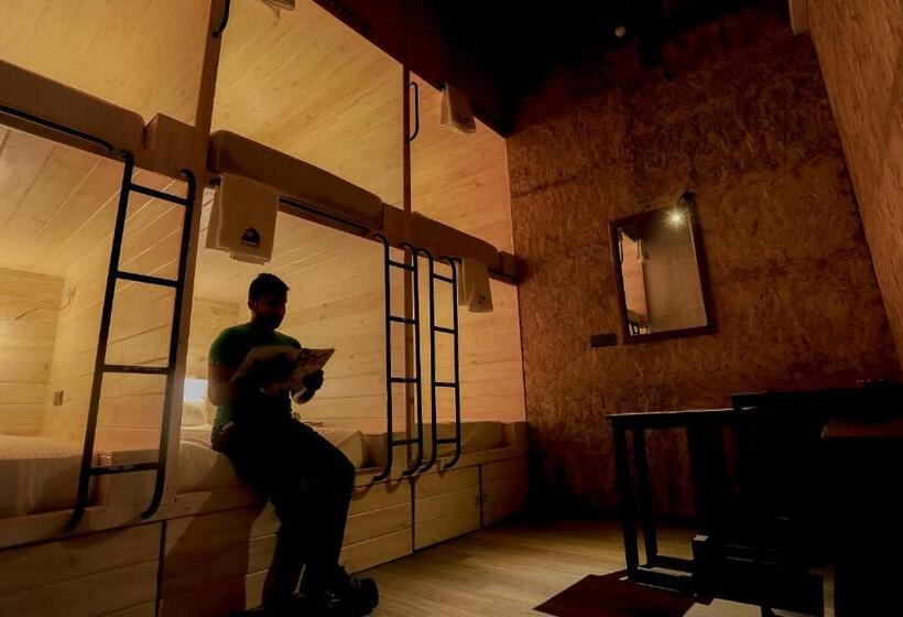 تختخواب در اتاق مشترک, Tuk Tuk Hostel Negombo