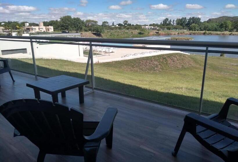غرفة قياسية رباعية, Cantera Respira Campo