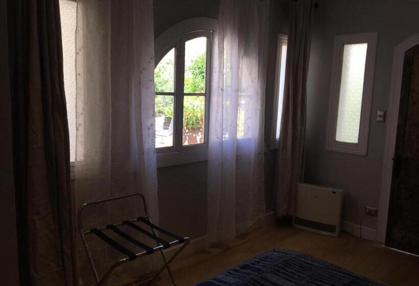 اتاق استاندارد سه نفره, El Milagro