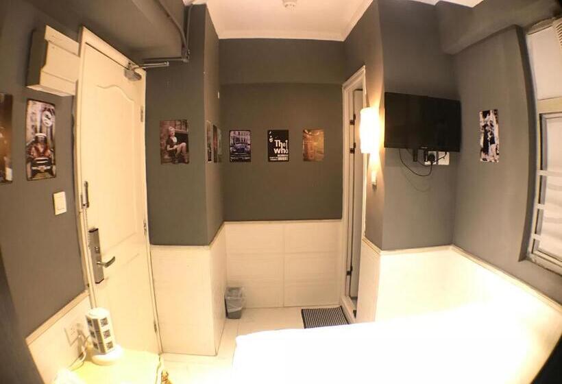اتاق سوپریور یک تخته, The House