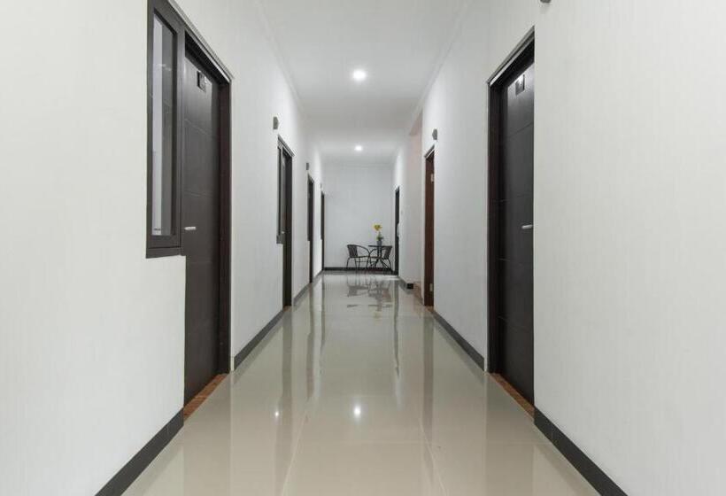 Люкс, Reddoorz Plus Near Trans Studio Cibubur 2