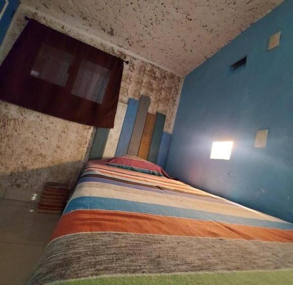اتاق استاندارد با سرویس بهداشتی مشترک, Hostal El Alebrije