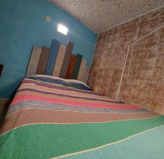 اتاق استاندارد با سرویس بهداشتی مشترک, Hostal El Alebrije