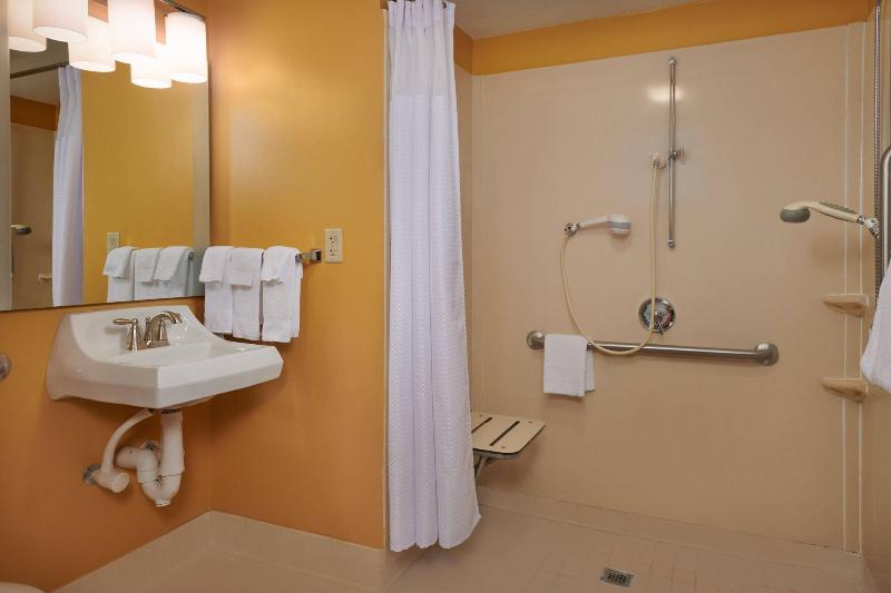 اتاق استاندارد با تخت بزرگ برای معلولان, Best Western Plus Sun Canyon