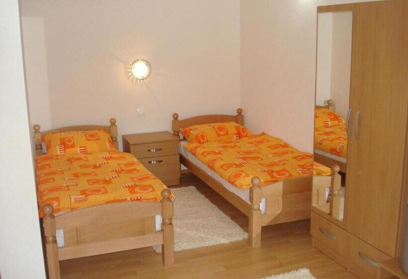 اتاق کلاسیک چهارنفره, Villa Vežić