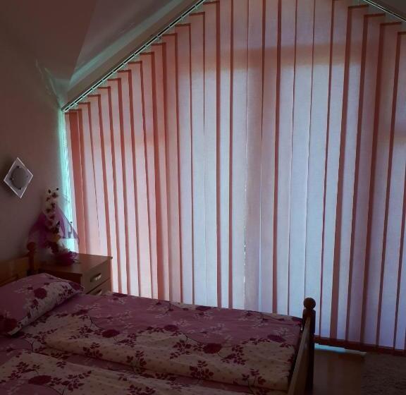 اتاق کلاسیک چهارنفره, Villa Vežić