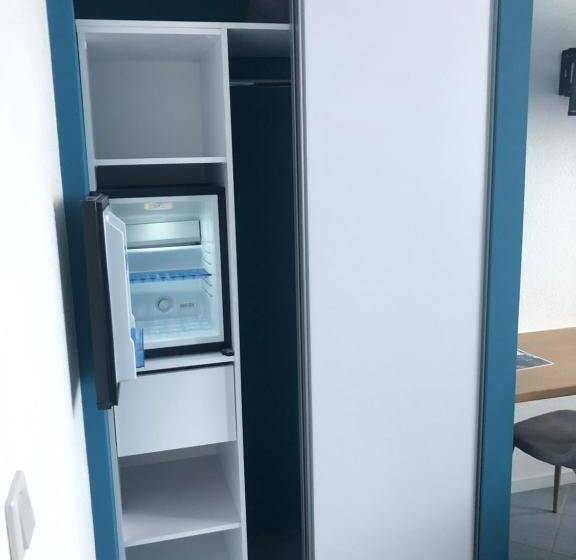 اتاق استاندارد با سرویس بهداشتی مشترک, Argenta Living 131