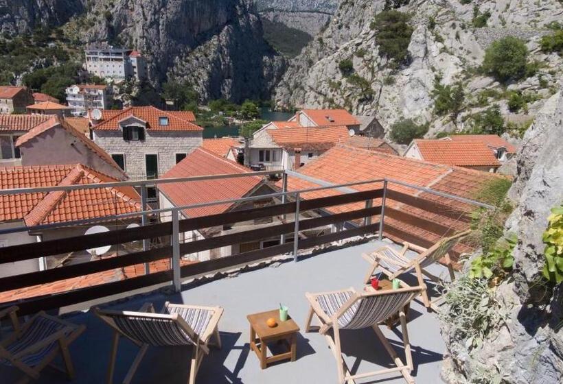 تختخواب در اتاق مشترک, Hostel Omiš