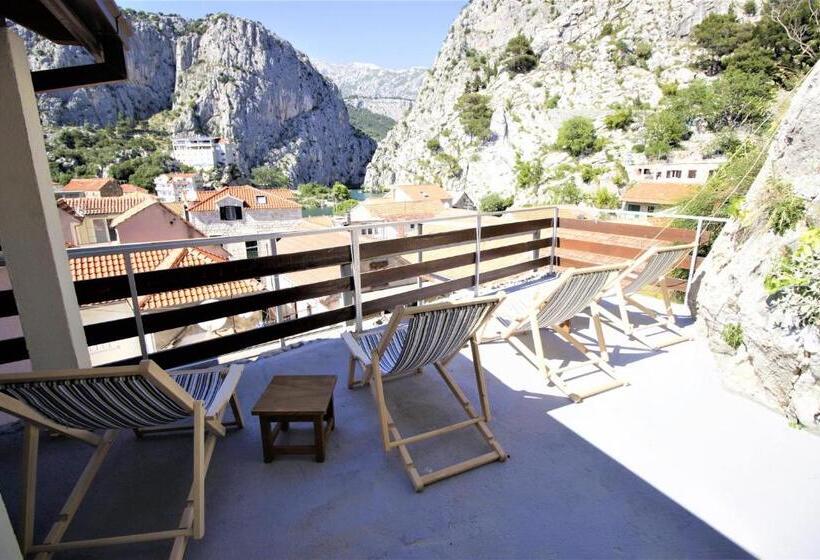 تختخواب در اتاق مشترک, Hostel Omiš
