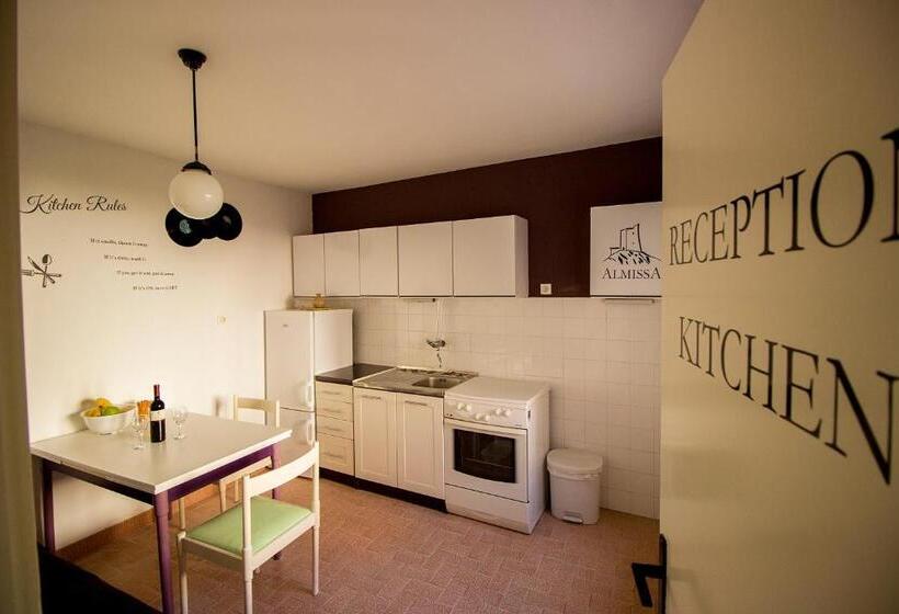 تختخواب در اتاق مشترک, Hostel Omiš