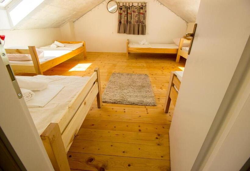 تختخواب در اتاق مشترک, Hostel Omiš