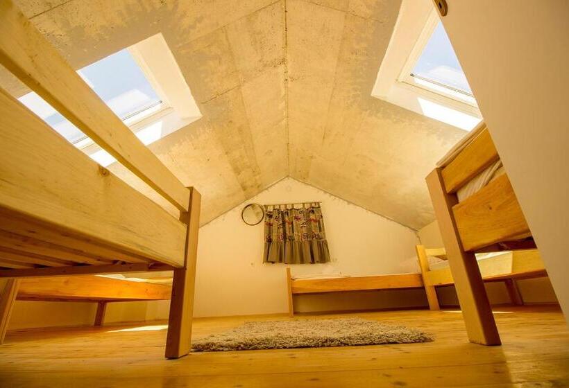 تختخواب در اتاق مشترک, Hostel Omiš