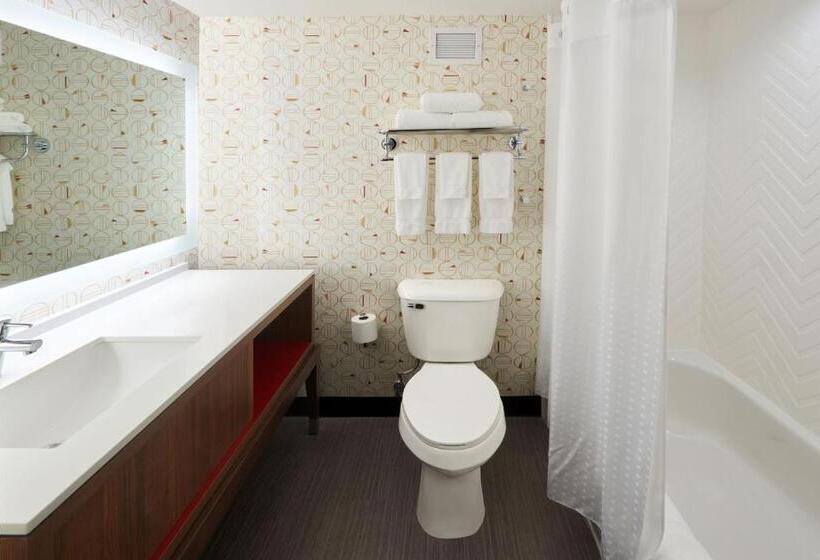 Номер Стандарт Адаптированный для Инвалидов, Holiday Inn & Suites Philadelphia W   Drexel Hill, An Ihg