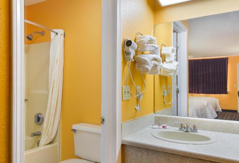 Номер Deluxe Кровать Кинг, Americas Best Value Inn Darien