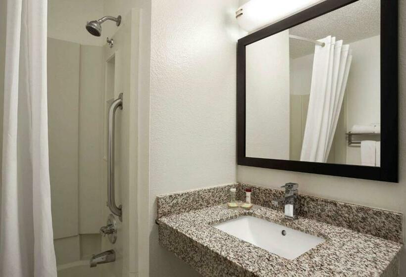 اتاق استاندارد با تخت بزرگ, Super 8 By Wyndham Cedar Rapids