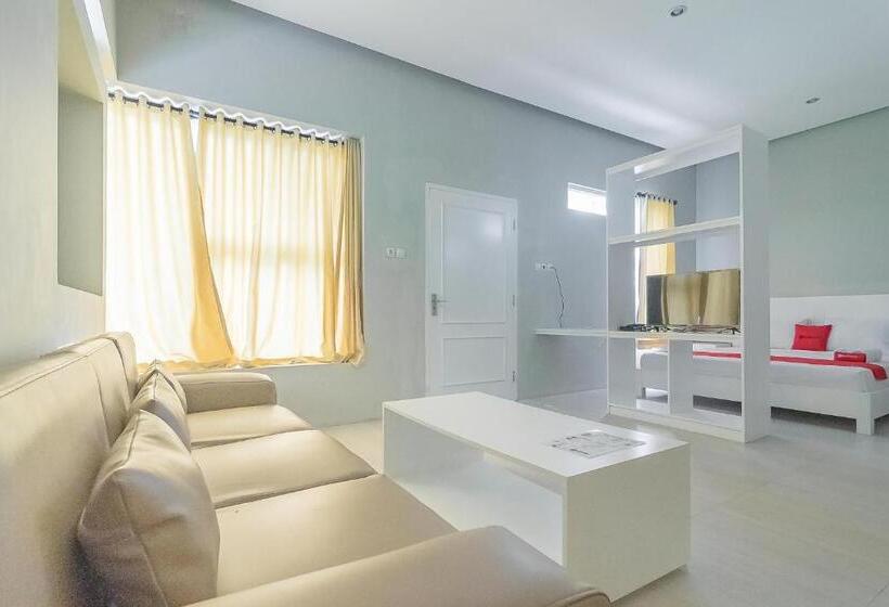 Номер Deluxe, Reddoorz Resort Syariah Near D Castello Ciater Subang