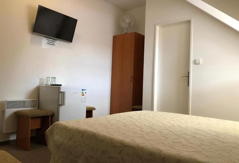 Номер Стандарт Трехместный, Garni Pension U Svatého Urbana