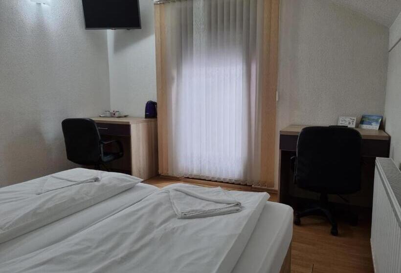 اتاق استاندارد با چشم‌انداز رودخانه, City Bridge Guest House