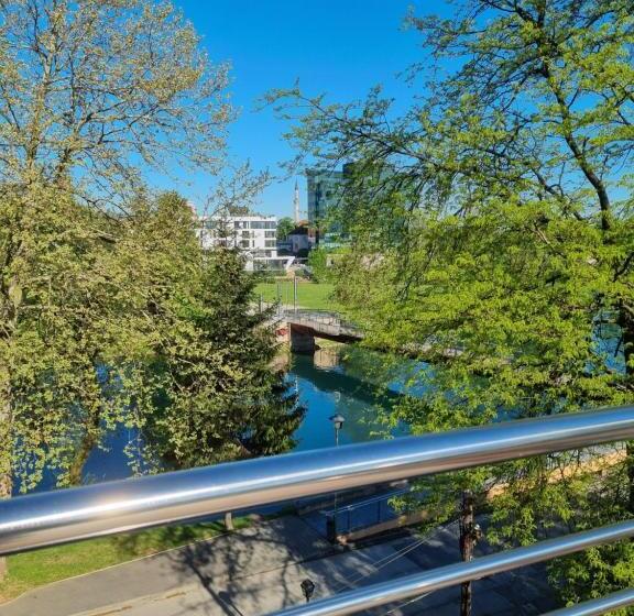 اتاق استاندارد با چشم‌انداز رودخانه, City Bridge Guest House