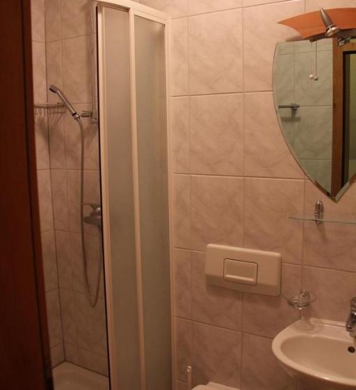 اتاق استاندارد یک نفره, City Bridge Guest House