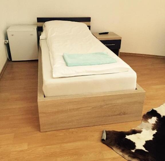 اتاق استاندارد یک نفره, City Bridge Guest House