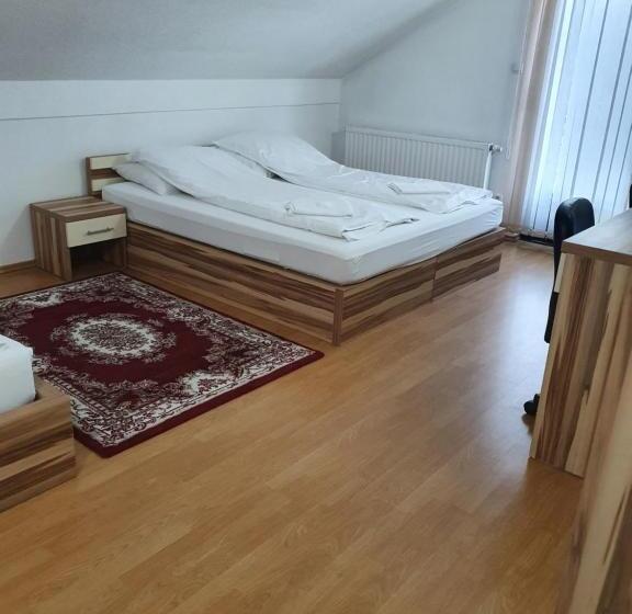 اتاق استاندارد سه نفره, City Bridge Guest House