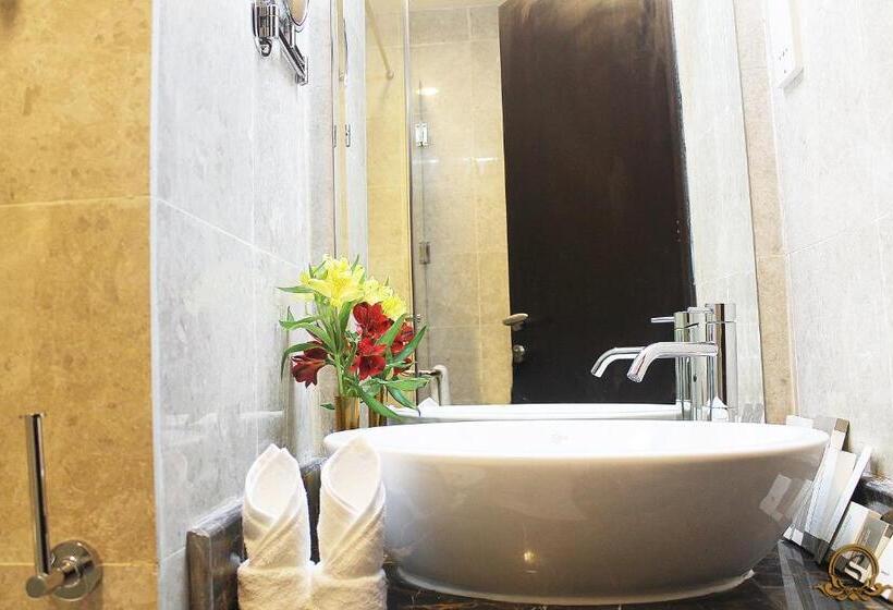 اتاق استاندارد با تخت بزرگ, Saraya Palace