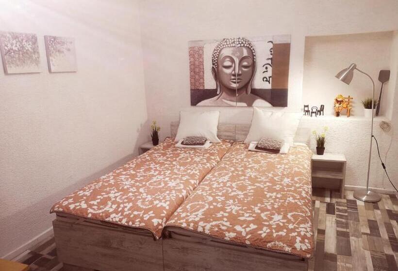 اتاق استاندارد, Pijama House